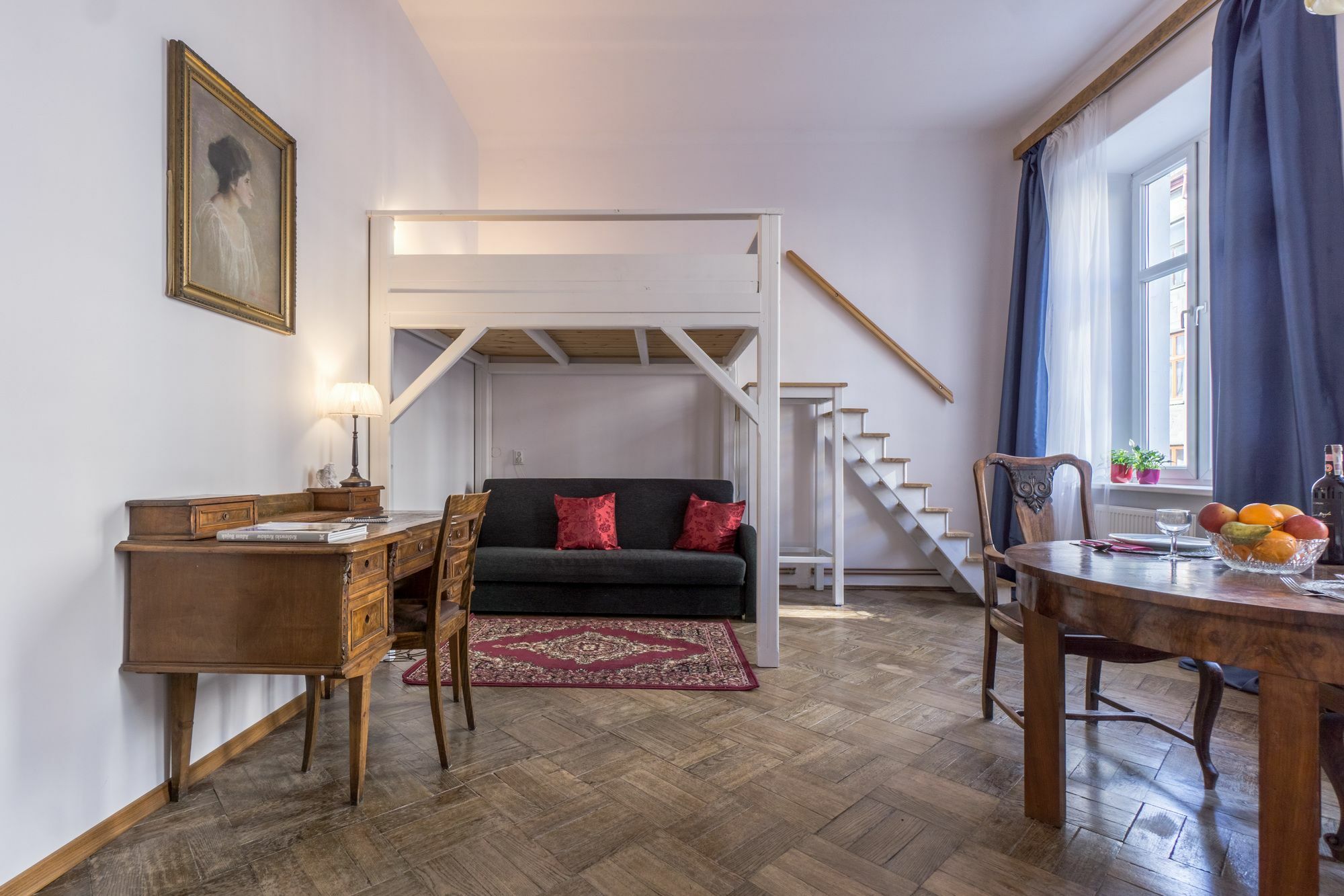 Antique Apartment *
